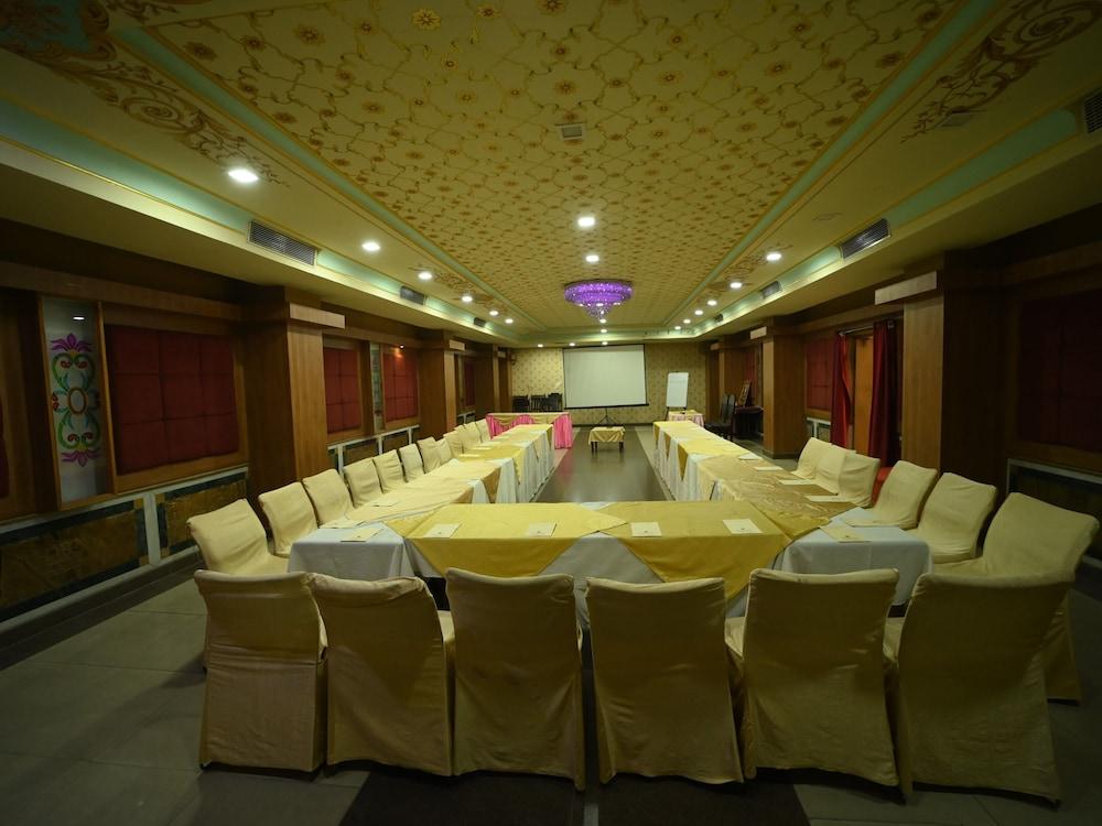 Hotel Fort Chandragupt Jaipur Bagian luar foto