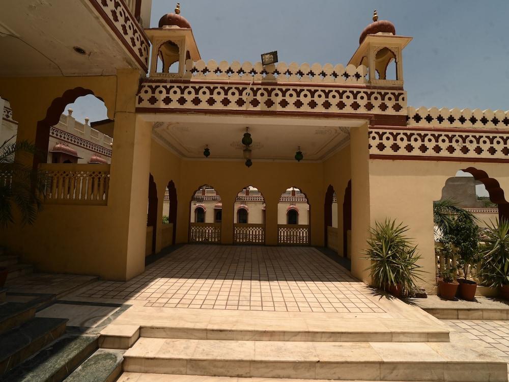 Hotel Fort Chandragupt Jaipur Bagian luar foto