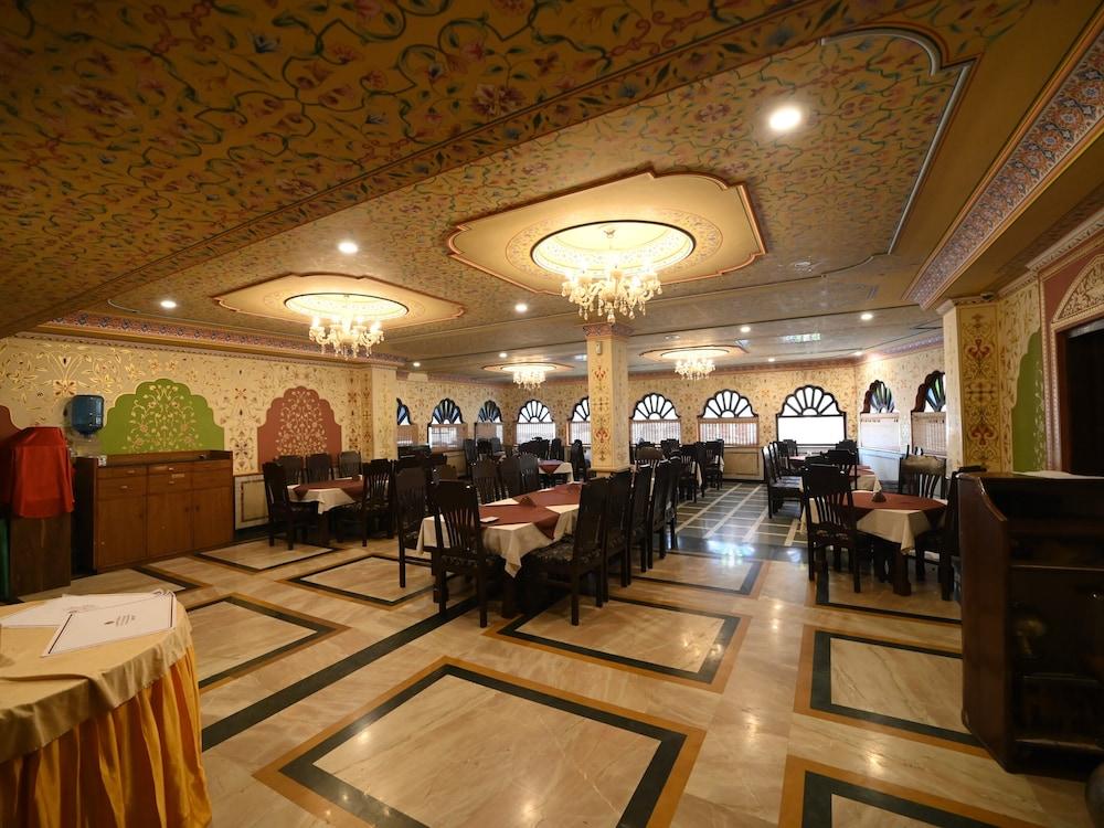 Hotel Fort Chandragupt Jaipur Bagian luar foto