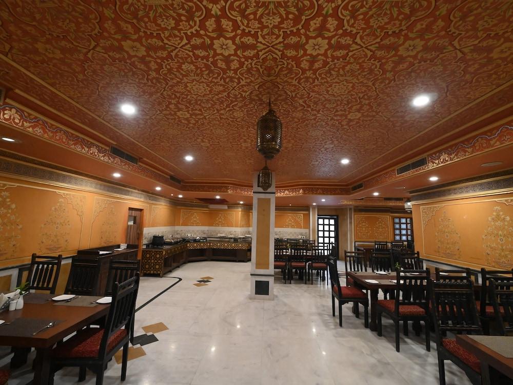 Hotel Fort Chandragupt Jaipur Bagian luar foto