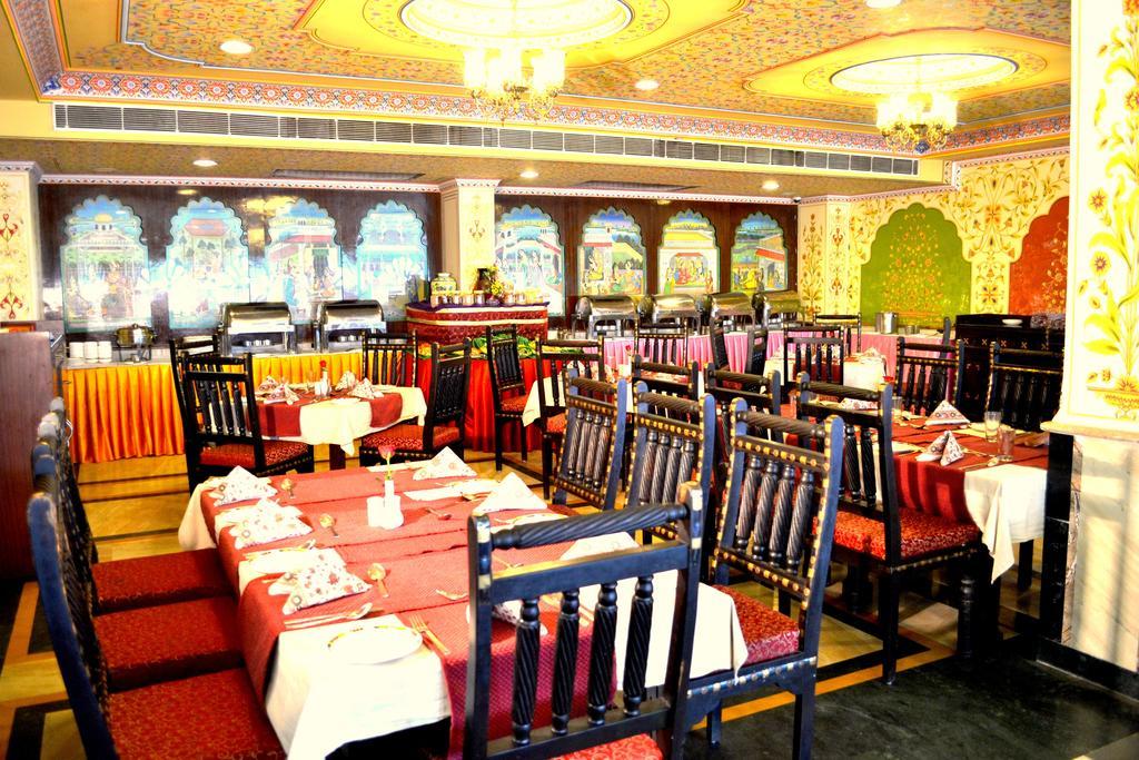 Hotel Fort Chandragupt Jaipur Bagian luar foto